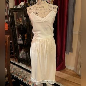 Vintage Diane VonFurstenberg Lace Trimmed Hlaf Skirt Slip Skirt